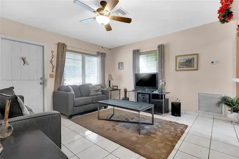 737 SW 8th Avenue Hallandale Beach FL 33009