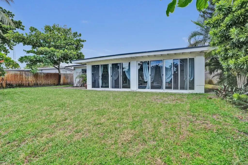 2512 Gulfstream Lane Fort Lauderdale FL 33312