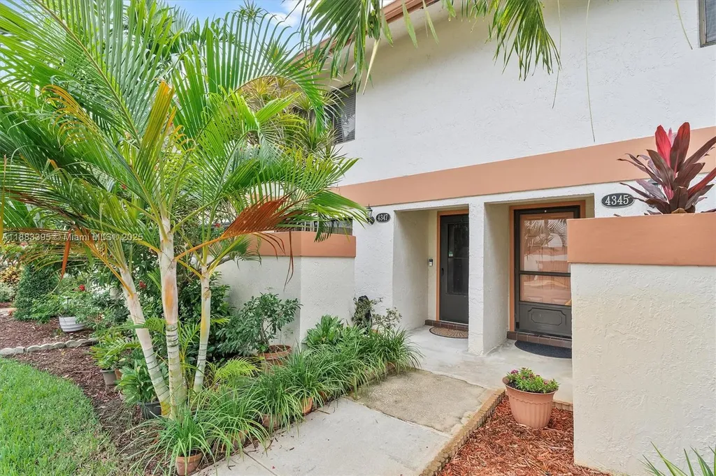 4347 SW 70th Terrace Davie FL 33314