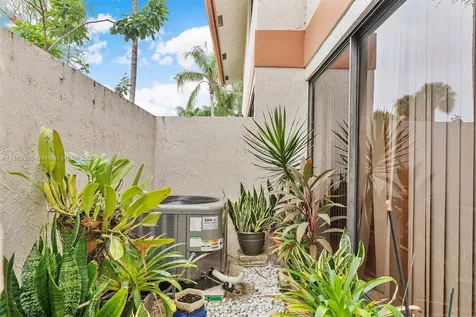 4347 SW 70th Terrace Davie FL 33314