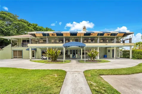 7104 SE Bunker Hill Drive Hobe Sound FL 33455