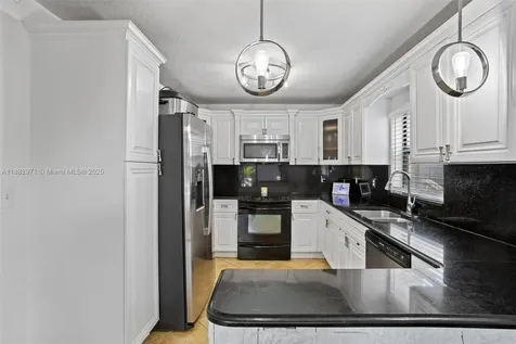 529 El Prado West Palm Beach FL 33405