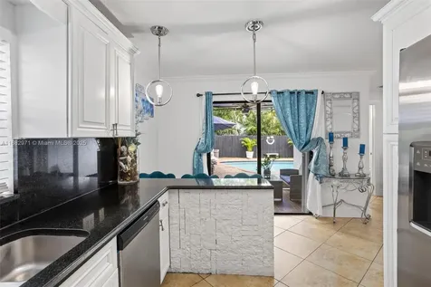 529 El Prado West Palm Beach FL 33405