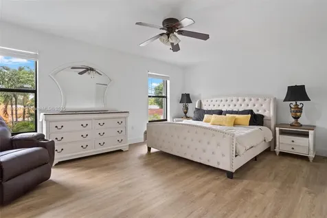 529 El Prado West Palm Beach FL 33405