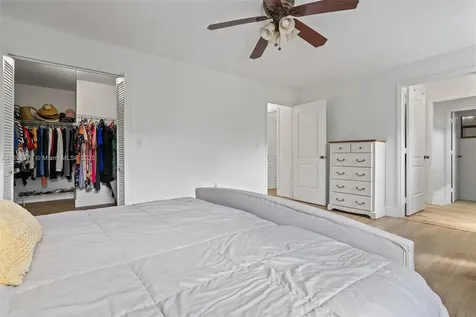 529 El Prado West Palm Beach FL 33405