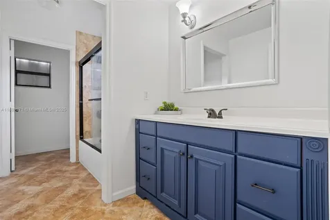 529 El Prado West Palm Beach FL 33405