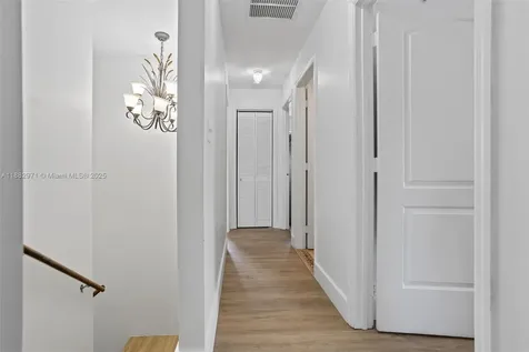 529 El Prado West Palm Beach FL 33405