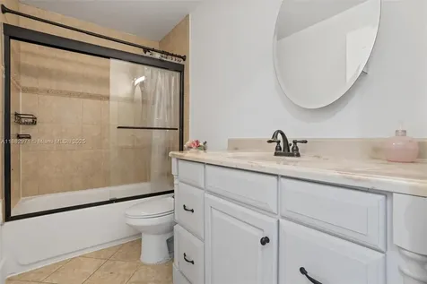 529 El Prado West Palm Beach FL 33405