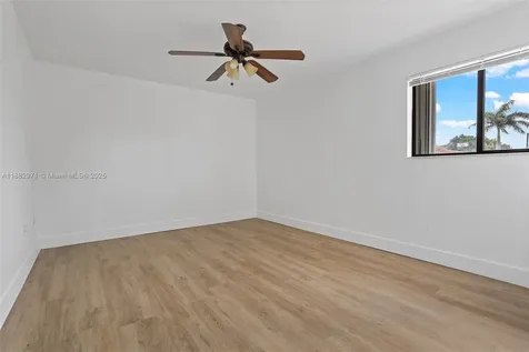 529 El Prado West Palm Beach FL 33405