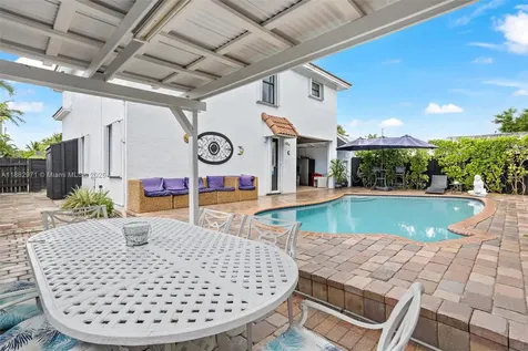 529 El Prado West Palm Beach FL 33405