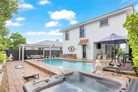 529 El Prado West Palm Beach FL 33405