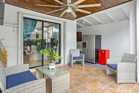 529 El Prado West Palm Beach FL 33405