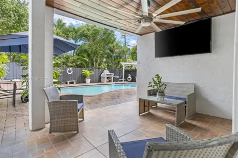 529 El Prado West Palm Beach FL 33405