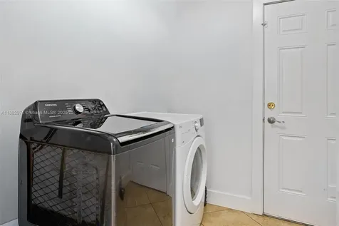 529 El Prado West Palm Beach FL 33405