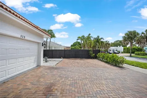 529 El Prado West Palm Beach FL 33405