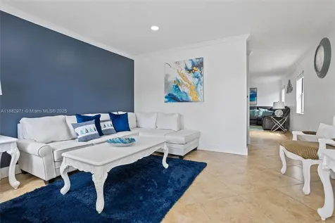 529 El Prado West Palm Beach FL 33405