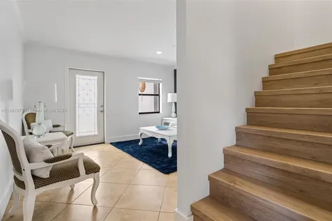 529 El Prado West Palm Beach FL 33405