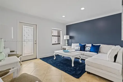 529 El Prado West Palm Beach FL 33405