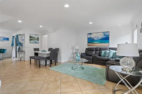 529 El Prado West Palm Beach FL 33405