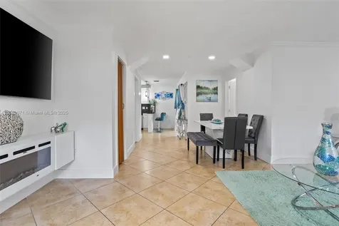 529 El Prado West Palm Beach FL 33405