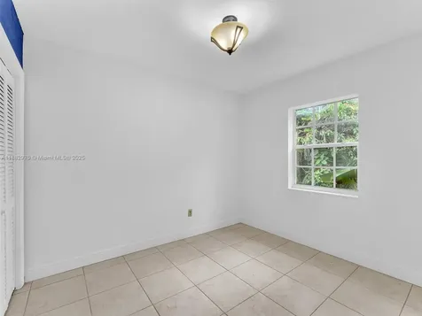 3680 NW 16th Street Miami FL 33125