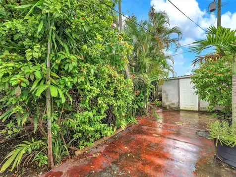 3680 NW 16th Street Miami FL 33125