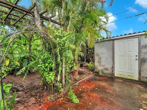 3680 NW 16th Street Miami FL 33125