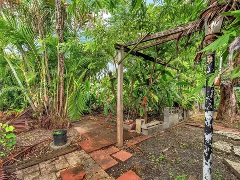 3680 NW 16th Street Miami FL 33125