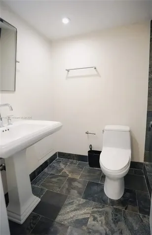 6039 Collins Avenue Miami Beach FL 33140