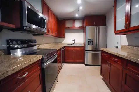 6039 Collins Avenue Miami Beach FL 33140