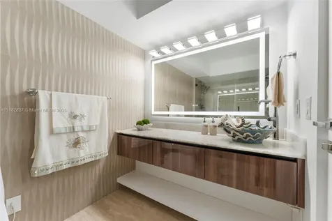 5900 Collins Avenue Miami Beach FL 33140
