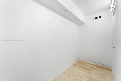 5900 Collins Avenue Miami Beach FL 33140