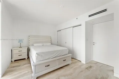 5900 Collins Avenue Miami Beach FL 33140