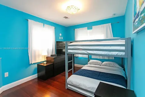 809 S 17th Avenue Hollywood FL 33020