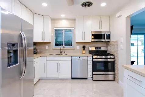 809 S 17th Avenue Hollywood FL 33020