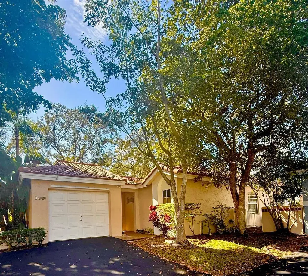1321 N Seagrape Circle Weston FL 33326