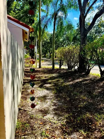 1321 N Seagrape Circle Weston FL 33326