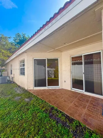 1321 N Seagrape Circle Weston FL 33326