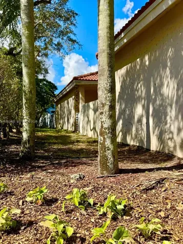 1321 N Seagrape Circle Weston FL 33326