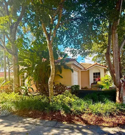 1321 N Seagrape Circle Weston FL 33326