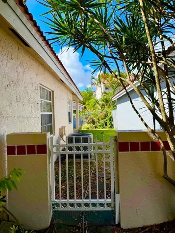 1321 N Seagrape Circle Weston FL 33326