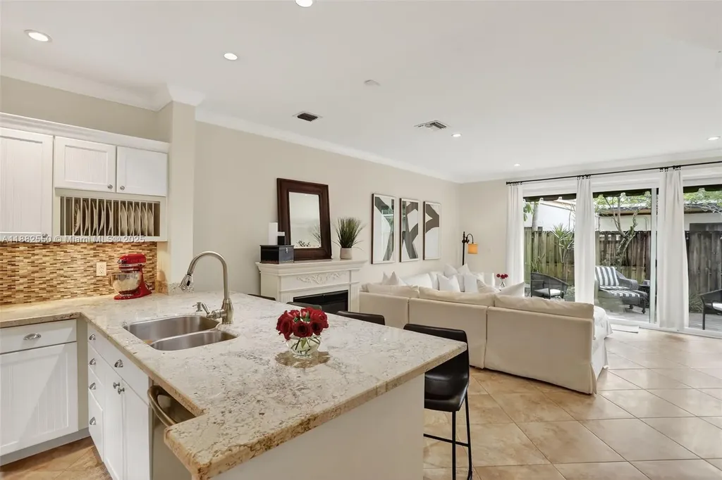 633 NE 9th Avenue Fort Lauderdale FL 33304