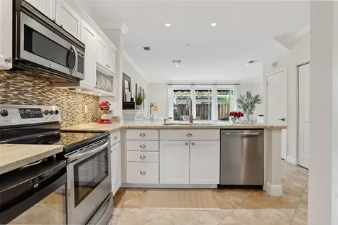 633 NE 9th Avenue Fort Lauderdale FL 33304