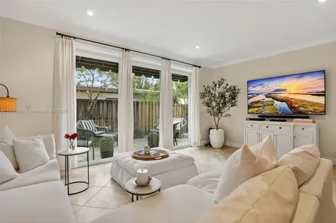 633 NE 9th Avenue Fort Lauderdale FL 33304