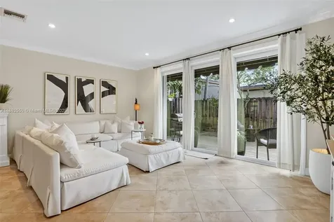 633 NE 9th Avenue Fort Lauderdale FL 33304