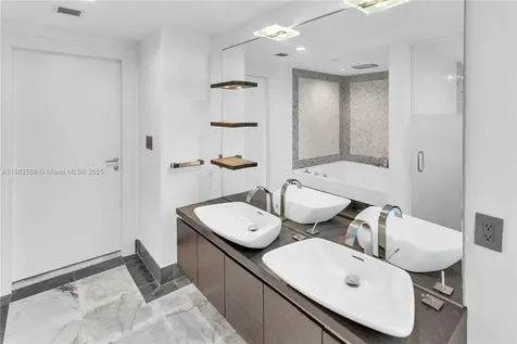 200 Biscayne Boulevard Way Miami FL 33131