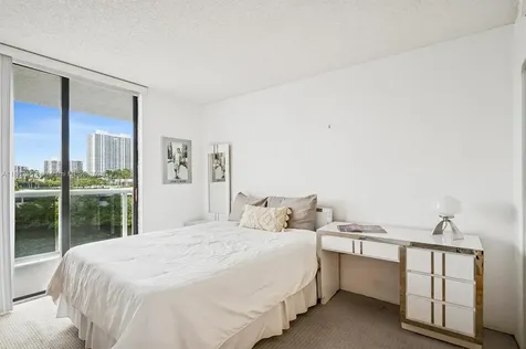 20515 E Country Club Drive Aventura FL 33180