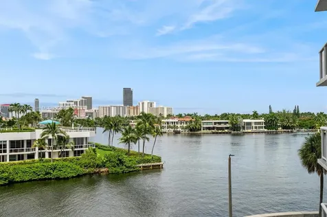 20515 E Country Club Drive Aventura FL 33180