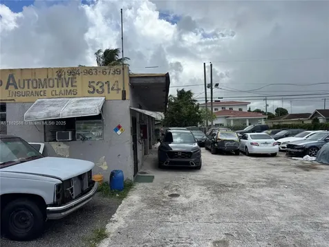 5314 Pembroke Road West Park FL 33021