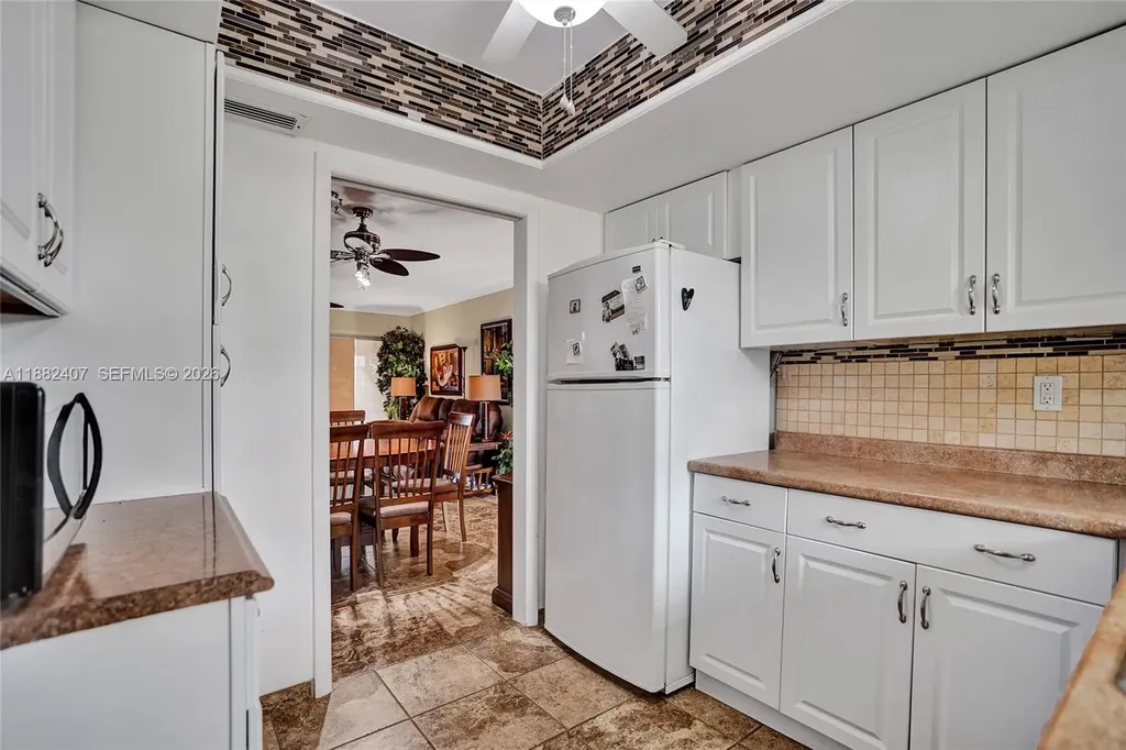2921 W Crosley Drive W West Palm Beach FL 33415